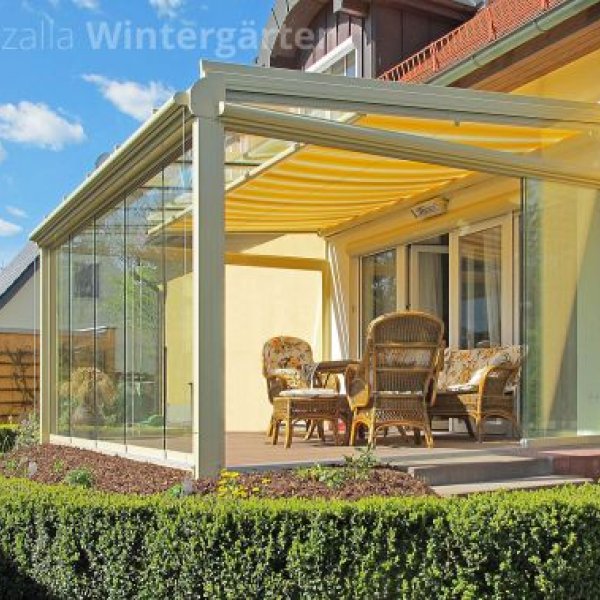 KWOZALLA Wintergärten: Glashaus mit Sonnenschutz innenliegend