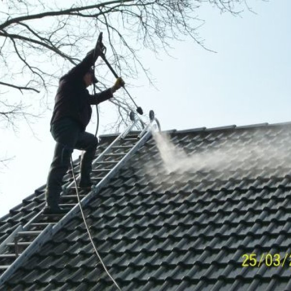 Wischnewski Dachreinigung-Dachbeschichtung: Dachreinigung mittels Hochdruck ohne chemische ...