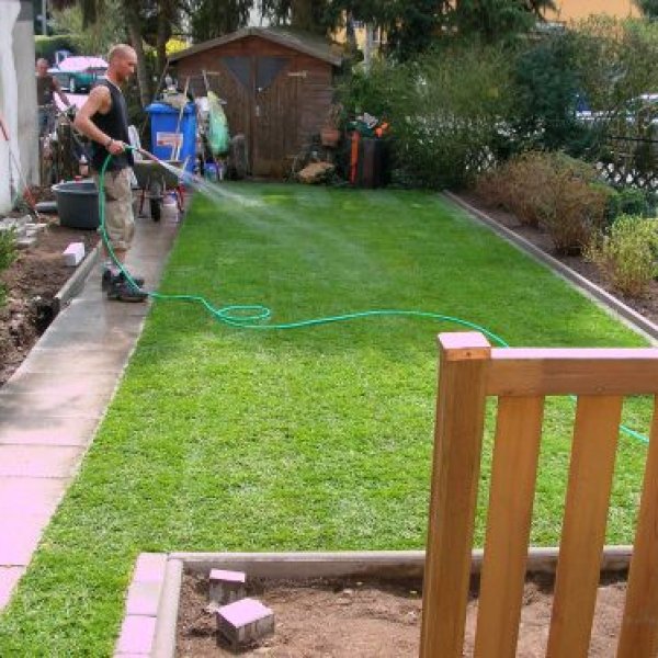 Vobelt: Rollrasenverlegung und alle Gartenarbeiten